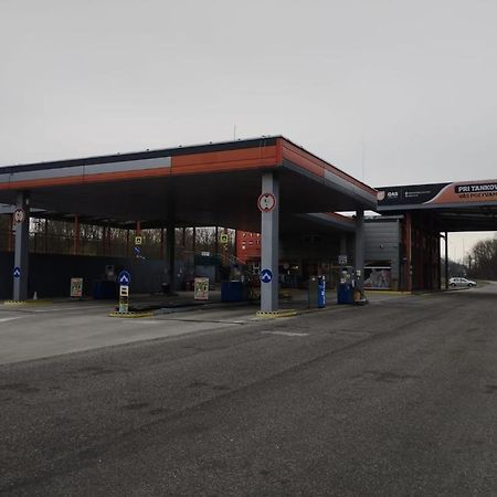Gas Truck Centrum Holic Luaran gambar