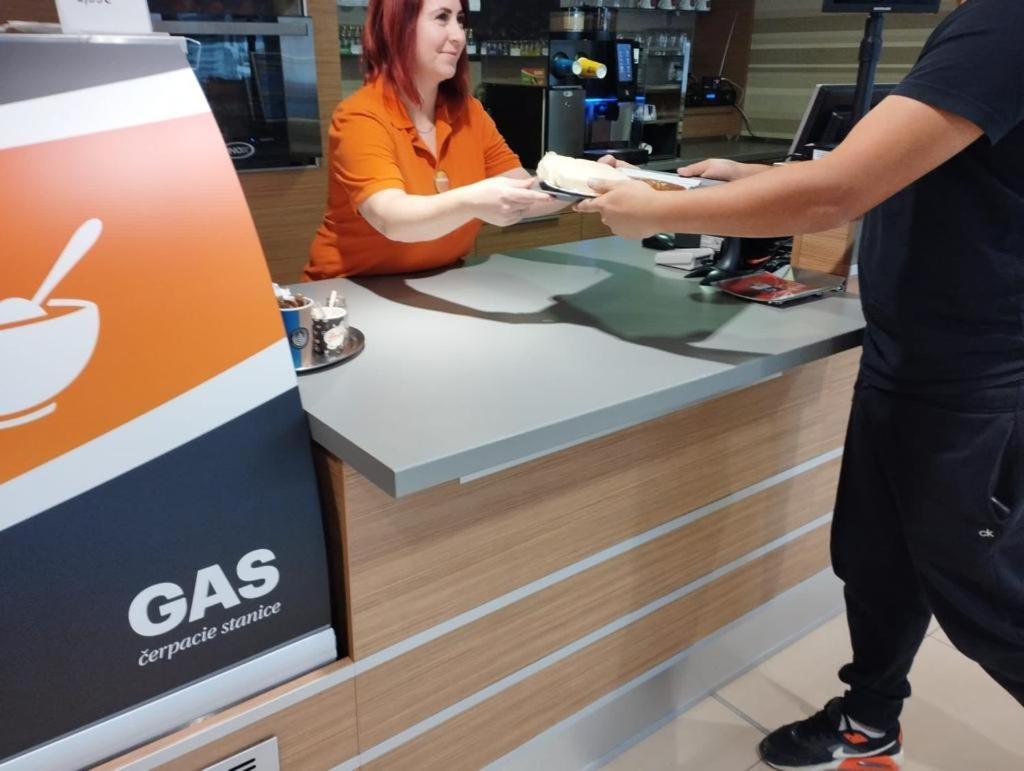Gas Truck Centrum Holic Luaran gambar